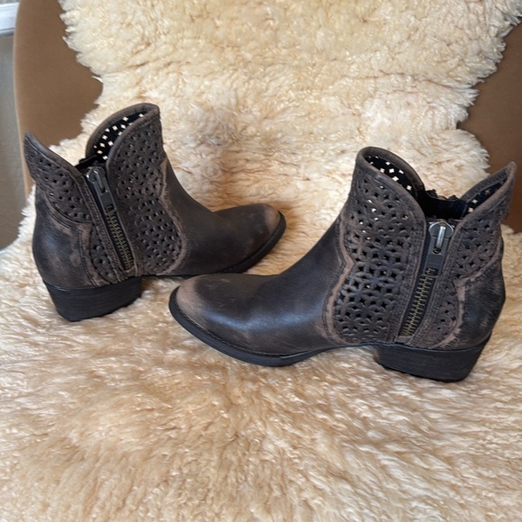 Circle G Leather Ankle Boots - Picture 4 of 8